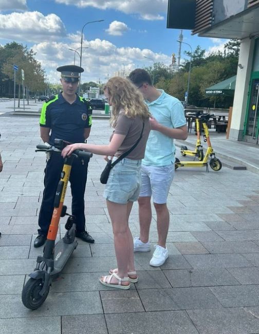 В Петербурге по тревоге подняли силовиков из-за сообщения о бомбе в самокатах  Полицейские накануне..