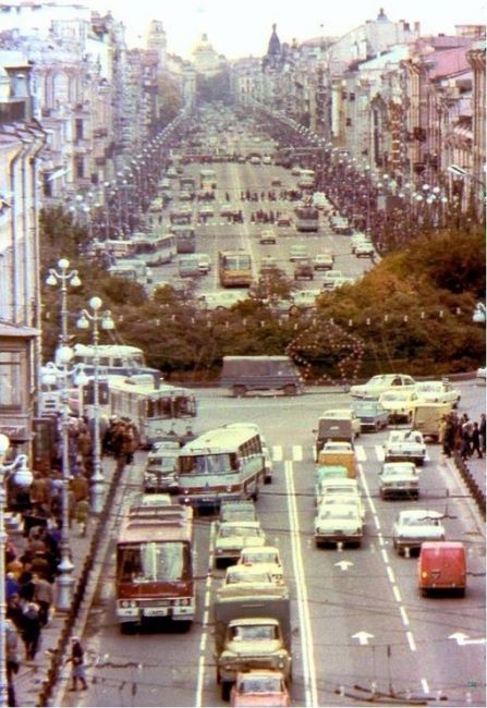 Настоящий оазис посреди Невского проспекта и площади Восстания, 1981 год. Сейчас уже и не верится, что когда-то..