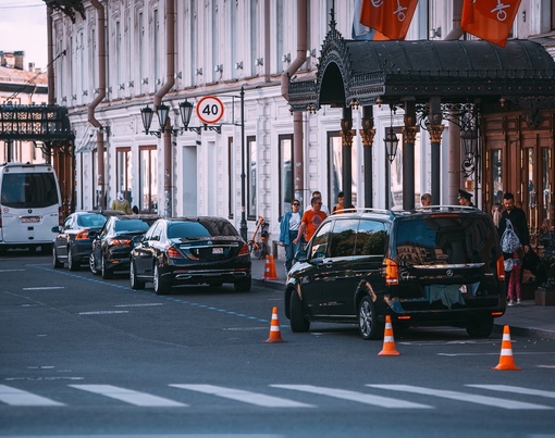 Когда потратил все деньги на Maybach, а на оплату парковки в центре Петербурга не..