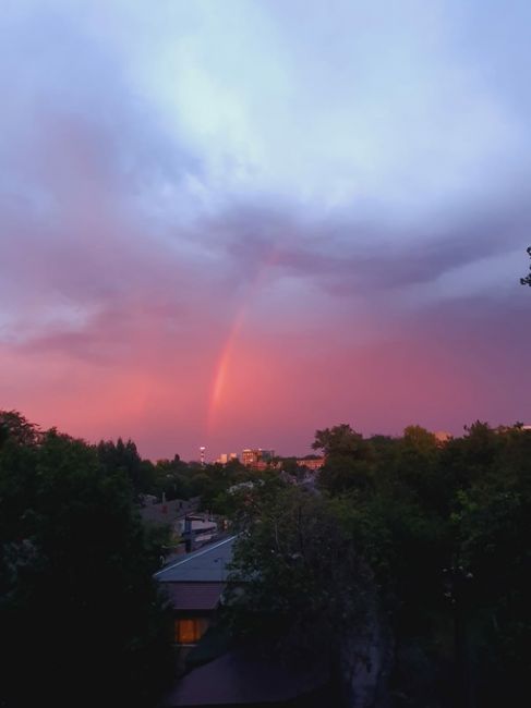 Закат, словно с другой планеты, сегодня..