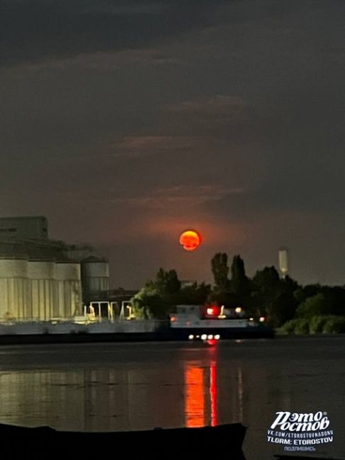 Красавица-Луна над Ростовом..