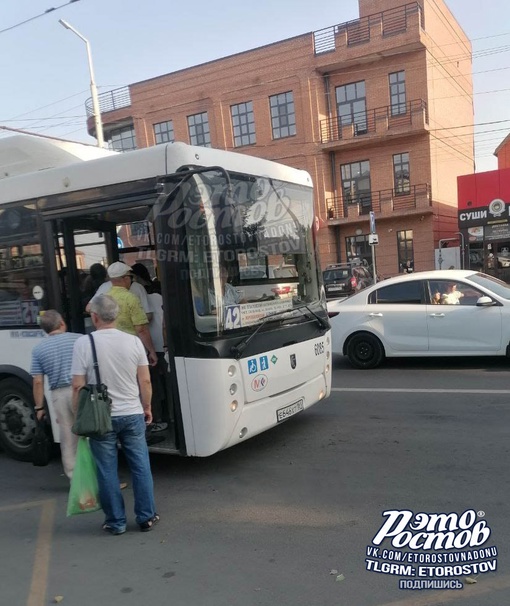 🥵 Ростовчане продолжают мариноваться в транспорте: «Сегодня ехал в автобусе маршрута 42, час-пик, автобус..