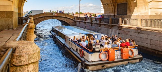 Внимание, в Санкт-Петербурге наконец-то запустили прогулку на теплоходе по рекам и каналам со скидкой всего..