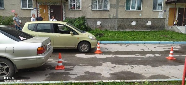 На Магистральной во дворе дома сбили 3-летнего ребенка  25 августа в 14:55, водитель Honda Fit по внутридворовой..