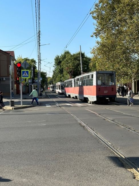 На Коммунаров/Буденого встали..