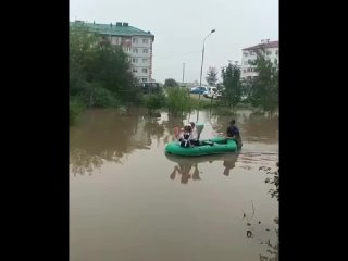 На Сахалине детей на первое сентября привели в недостроенную школу. При этом открывать ее приехал сам..