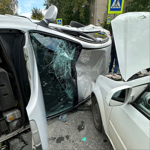 В Челябинске произошло ДТП с участием трех автомобилей  Авария случилась на перекрестке Верхнеуральская -..