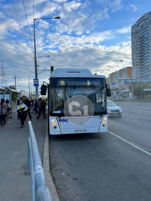 Самарцы поделились кадрами задымлении нового автобуса №50  Транспорт сошел с дистанции  В Самаре утром в..