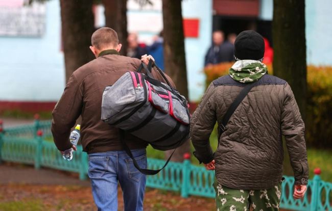 ⚡ Призванные в армию двое уроженцев Таджикистана сбежали из военкомата в Москве, возбуждены уголовные дела..