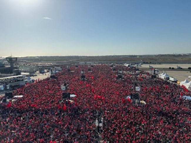 ⚡ Президент Турции Эрдоган прибыл на вертолёте на митинг в поддержку Палестины, который проходит на..