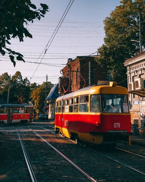 Пять минут осени на Горького ☀️  Фото..