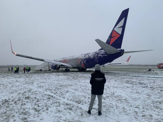 Рейс из Петербурга не без проблем сел в Перми  Сегодня утром за пределы взлётно-посадочной полосы выкатился..