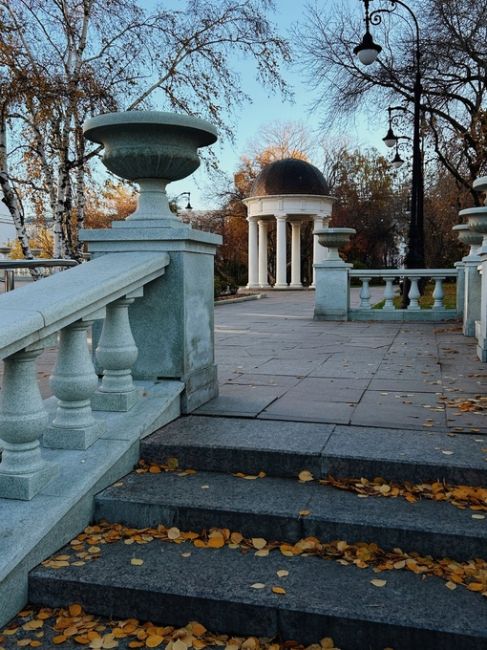 Прогулка по осеннему городу😍  За фото спасибо нашему..