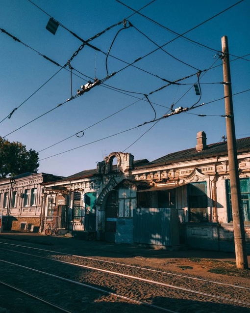 Пять минут осени на Горького ☀️  Фото..