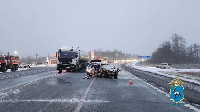 Четыре человека погибли в ДТП с бензовозом в Самарской области  Детали трагедии  В Волжском районе..