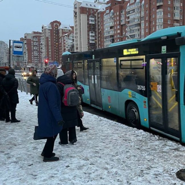 Водитель автобуса поругался с пассажиром и устроил ДТП на улице Нахимова  Около 5 вечера водитель..