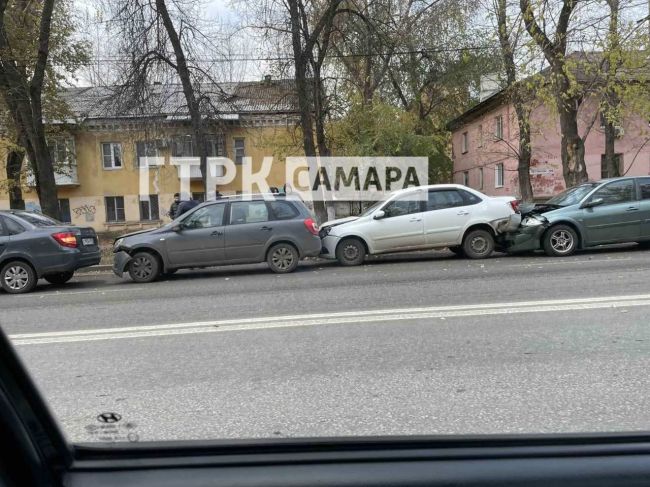 "Морозный паровозик": в Самаре прошла репетиция Дня жестянщика  Массовая авария на проспекте Кирова  В канун..