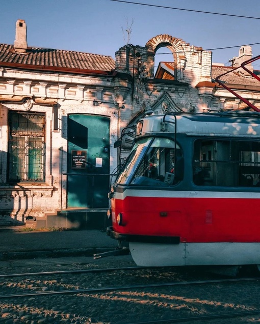 Пять минут осени на Горького ☀️  Фото..