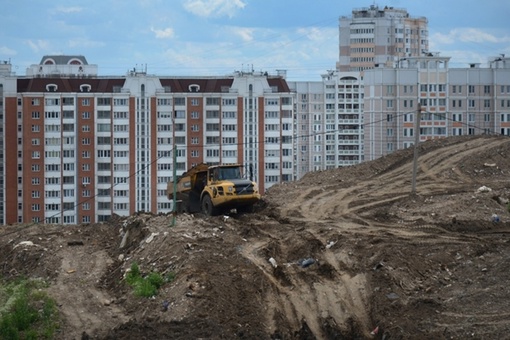 Дома в Некрасовке вплотную к полигону твердых бытовых отходов. Больше всего поражает стоимость квартир в..