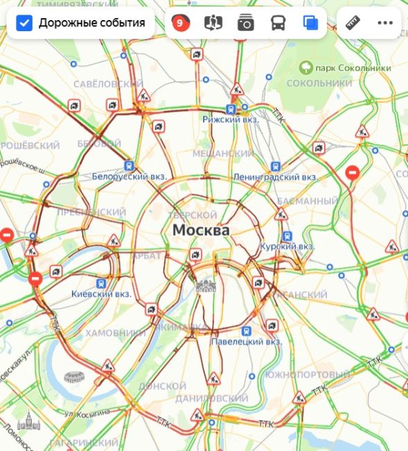 ⚡ Пробки в Москве достигли 9 баллов. 
Водители сообщают, что у станции «Октябрьская» нет движения около 1,5..