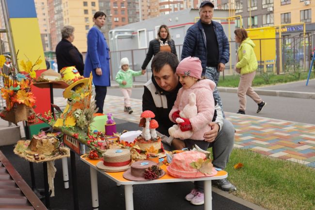 В школе и детских садах «Вересаево» (https://vk.com/mkrveresaevo) высадили платановые аллеи🍁  В рамках общегородского..