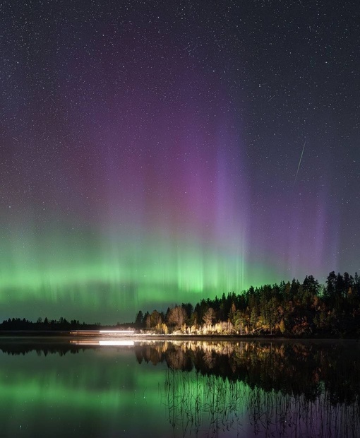 ✨Северное сияние посетило Ленобласть  На фотографиях вчерашнее северное сияние. Оно продолжается и сейчас,..