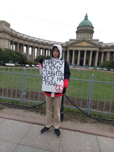 Петербуржец процитировал Цоя и оказался в полиции  В Петербурге снова задержали 19-летнего активиста Дмитрия..