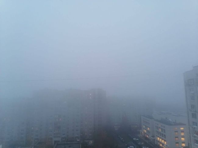 🌫 Плотный туман опускается на Москву. Юг столицы уже находится под «белой..