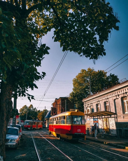 Пять минут осени на Горького ☀️  Фото..