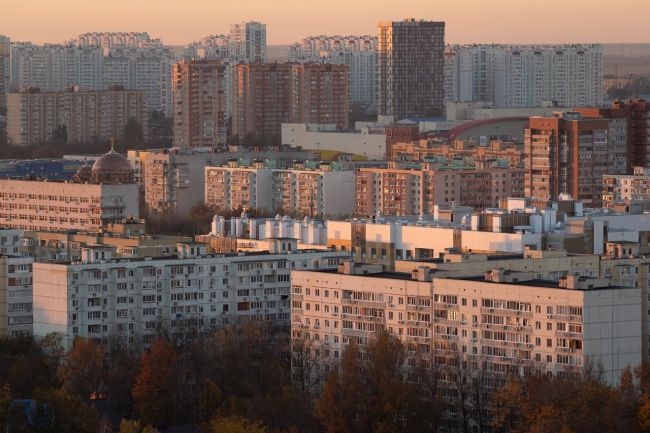 Осенний золотистый закат накрыл..