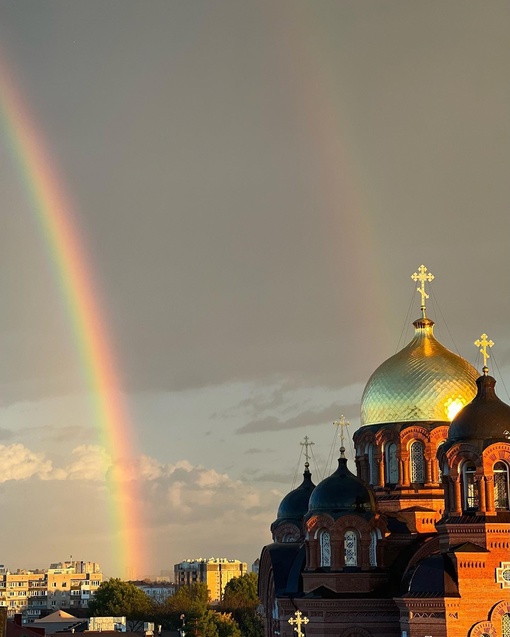 Какое сегодня радужное небо над Краснодаром 🌈  Фото elina..