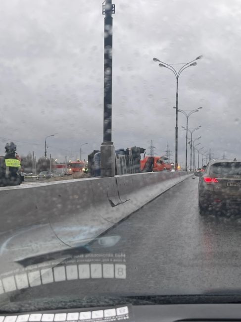 Велосипедист жестко влетел в человека на пешеходном переходе и просто..