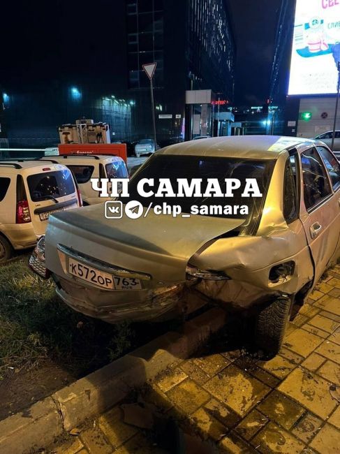 Один в реанимации и четверо в больнице: жесткое ДТП произошло в Самаре  Авария случилась около клуба..