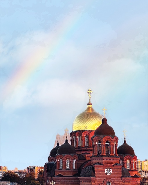 Какое сегодня радужное небо над Краснодаром 🌈  Фото elina..