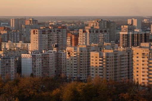 Золотистый закат накрыл..