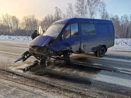 На трассе Петровский — Лазурный произошло ДТП  Водитель Hyundai не справился с управлением, вылетел сначала на..