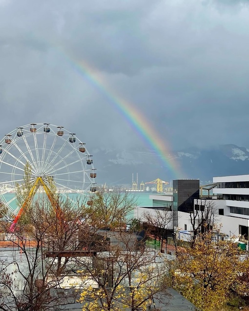 Замечено в Новороссийске: снег + радуга 😍  Фото..