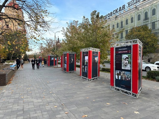 В центре Ростова установили информационные стенды об участниках специальной военной операции на Украине...