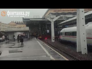 Подросток попал в больницу, прокатившись на «Сапсане» снаружи  В Петербурге экстренные службы подняли с..