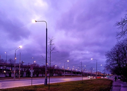 Закатное небо над Москвой сегодня было удивительным!💜  Фото lesinkha (фотографии без фильтров и..