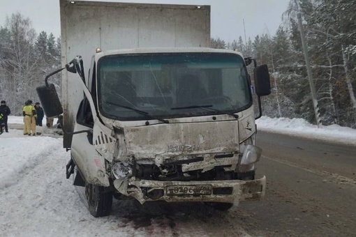 На трассе Тюбук — Кыштым фургон столкнулся с легковушкой  В результате аварии травмы получили пассажиры..