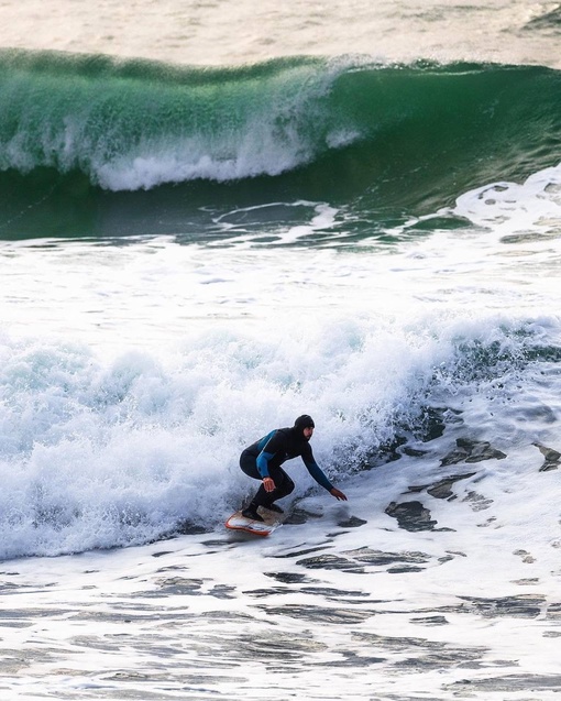 Ноябрь в Новороссийске: серфинг и красивые закаты 🏄‍♂️  Фото..