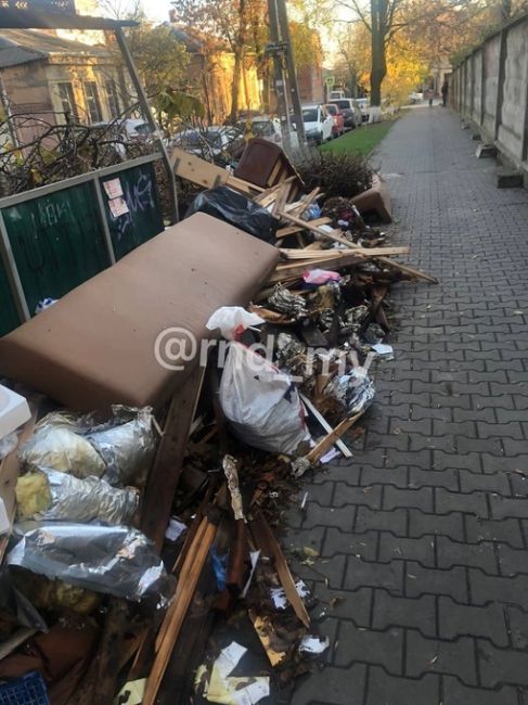 Нам пишут:
«27 линия, Нахичевань, свалка, граничащая с детским садом, крысы бегают. Рядом магазины тоже..