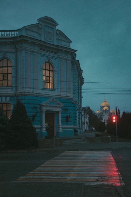 Сумерки в Новочеркасске 🌚  Фото: Артём..