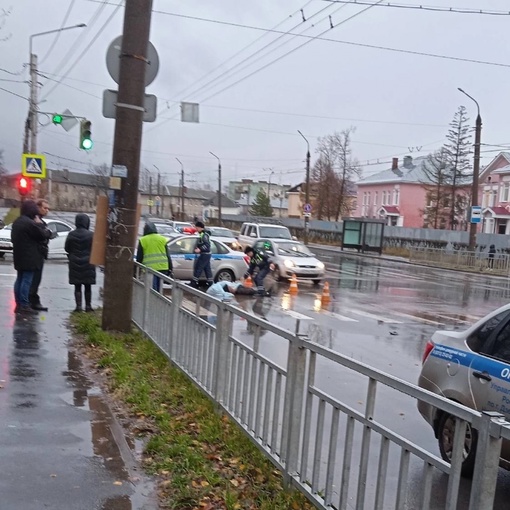 Утро в Дзержинске недоброе.  Со слов очевидцев, пешеход пытался перебежать дорогу на..