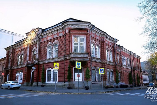 🏚 Было/Стало. Здание в центре Ростова в плохом состоянии (1-4 фото). Немного магии, и дом становится красивым,..