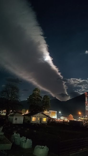 😱 Никакого фотошопа! Гуляешь по парку в Азове, и над головой появляются всполохи полярного..