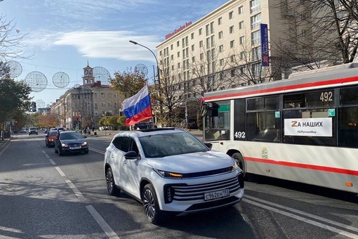 В честь Дня народного единства в Краснодаре сегодня прошёл автопробег  Колонна из 45 автомобилей 
двигалась..