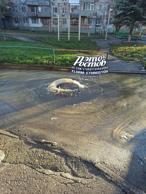 💦 На Орбитальной все стабильно. Во дворах прорвало воду, и фонтанчик бьёт уже..