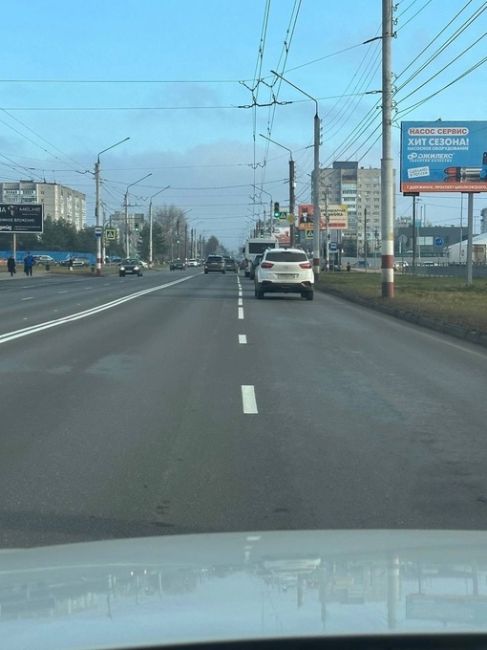 Страшный сон перфекциониста в Дзержинске — это разметка на проспекте Циолковского.  Кажется, что ее наносил..